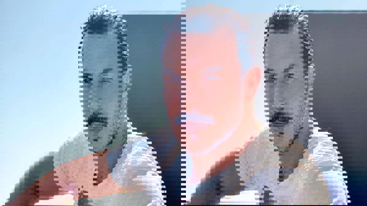 باسل خياط: لست وسيما.. وعملت كبائع حقائب متجول