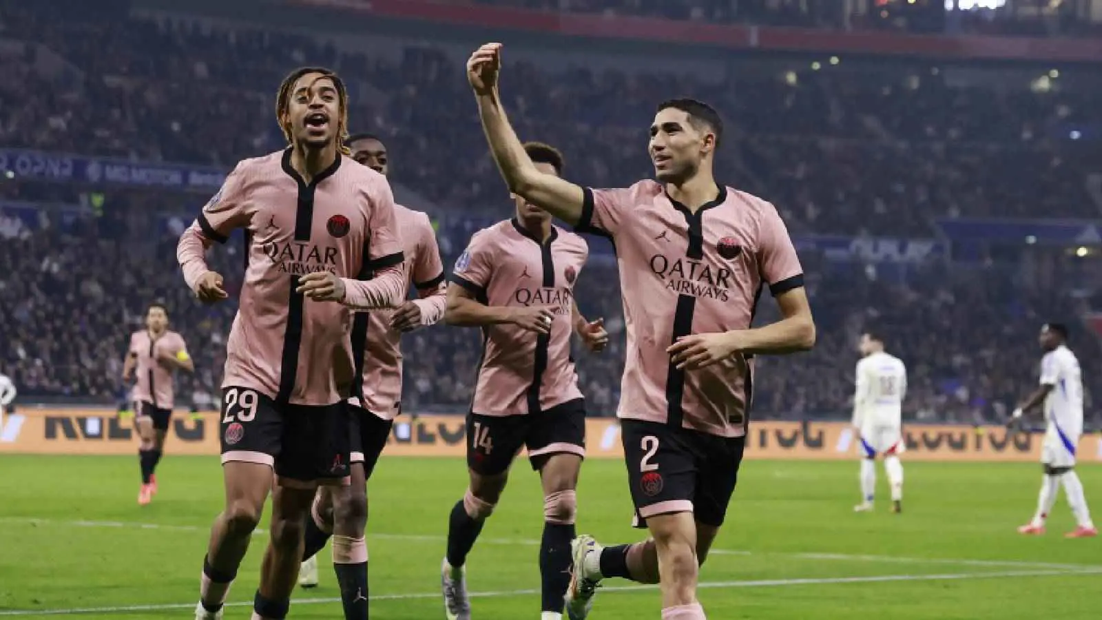 احتفال مثير من أشرف حكيمي بعد هز شباك ليون (فيديو)