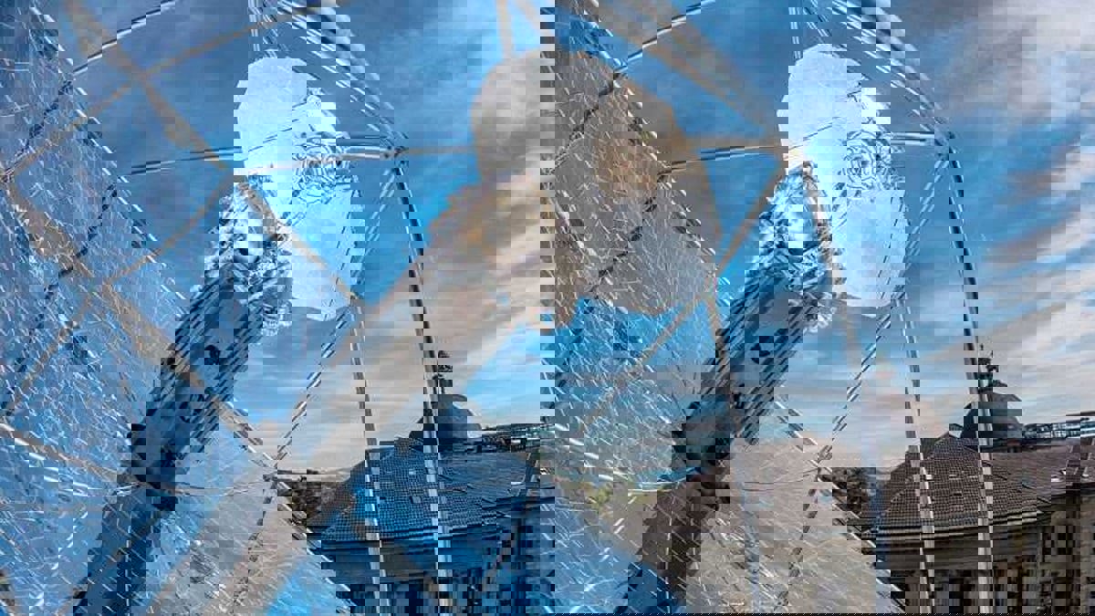 معهد سويسري يطور تقنية لإنتاج الوقود من ضوء الشمس والهواء