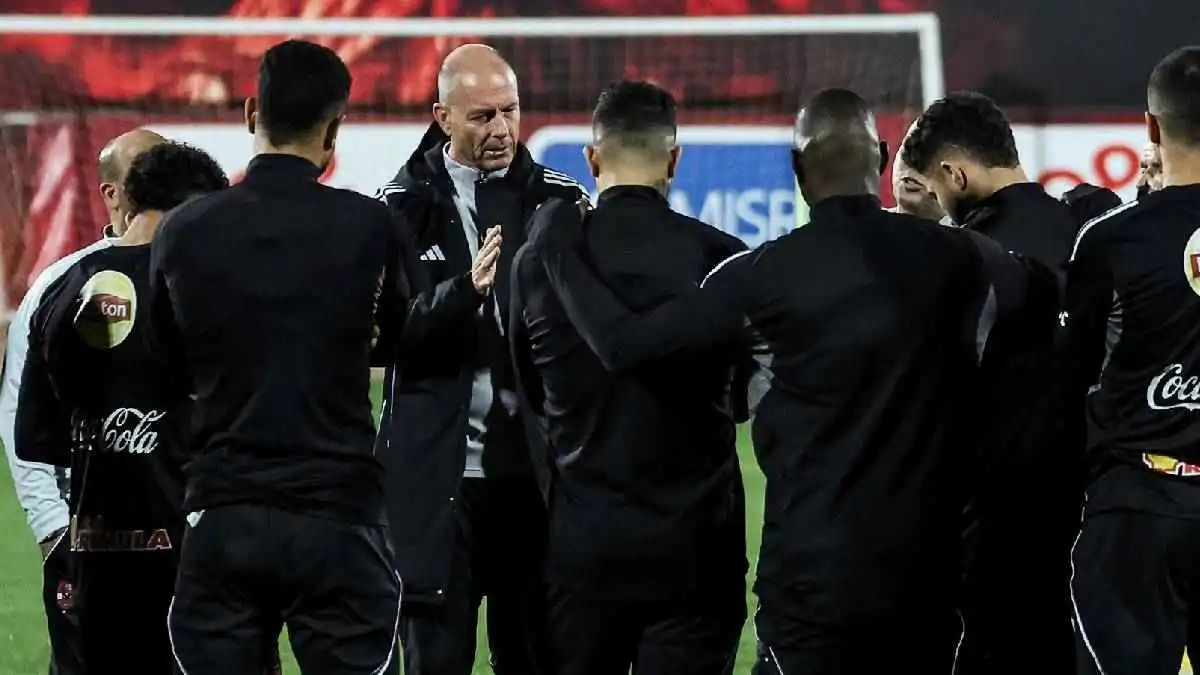 لإنقاذ الموسم.. هل يدفع الأهلي المصري رواتب 4 مدربين؟