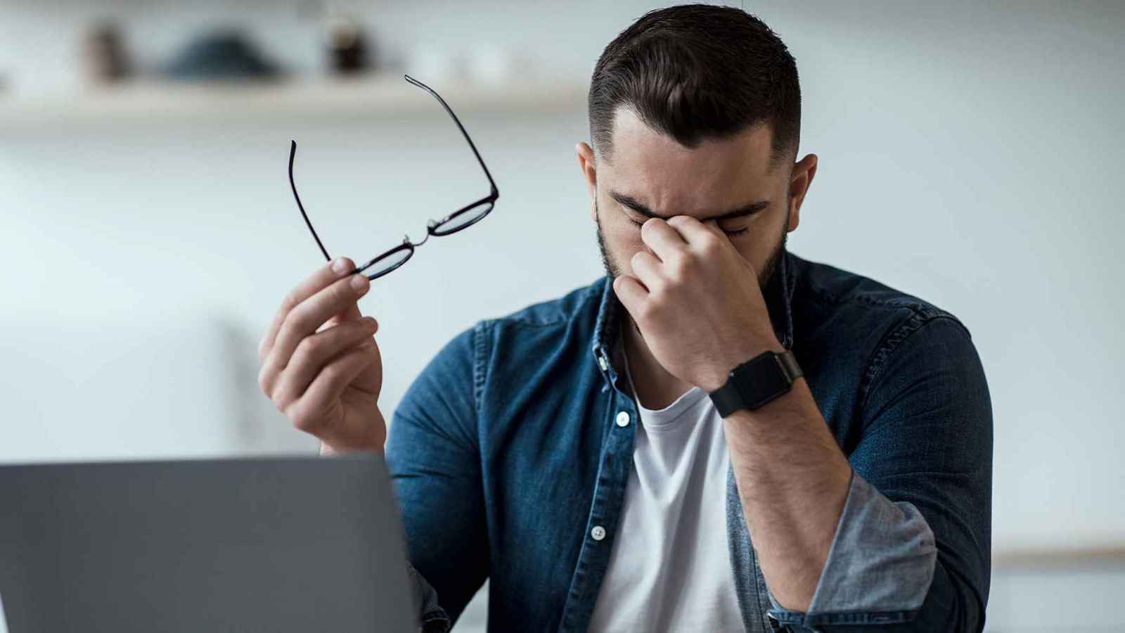 شاشتك قد تتآمر عليك.. أعراض خفية لمتلازمة "الرؤية الحاسوبية"