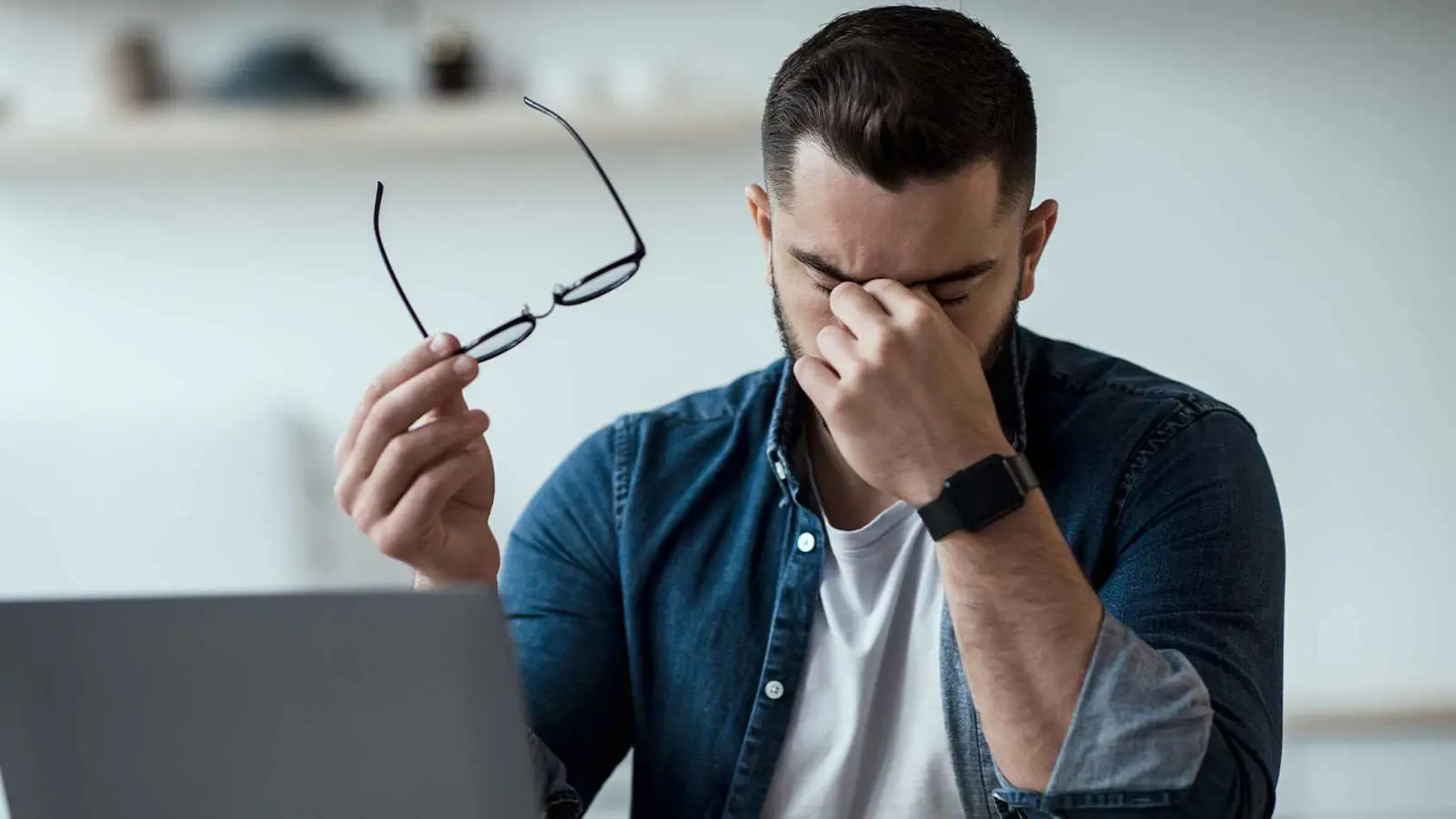 شاشتك قد تتآمر عليك.. أعراض خفية لمتلازمة "الرؤية الحاسوبية"