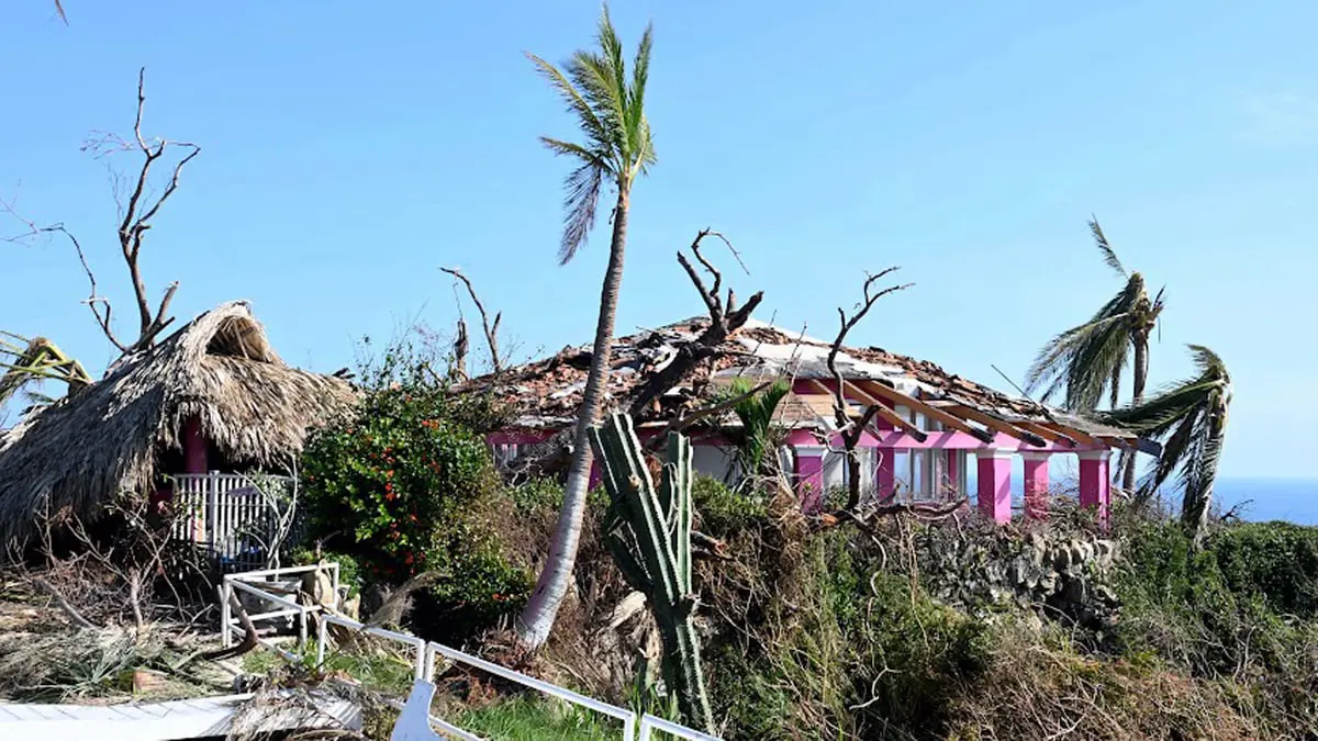الإعصار أوتيس يدمّر "بيت طرزان" الشهير في أكابولكو