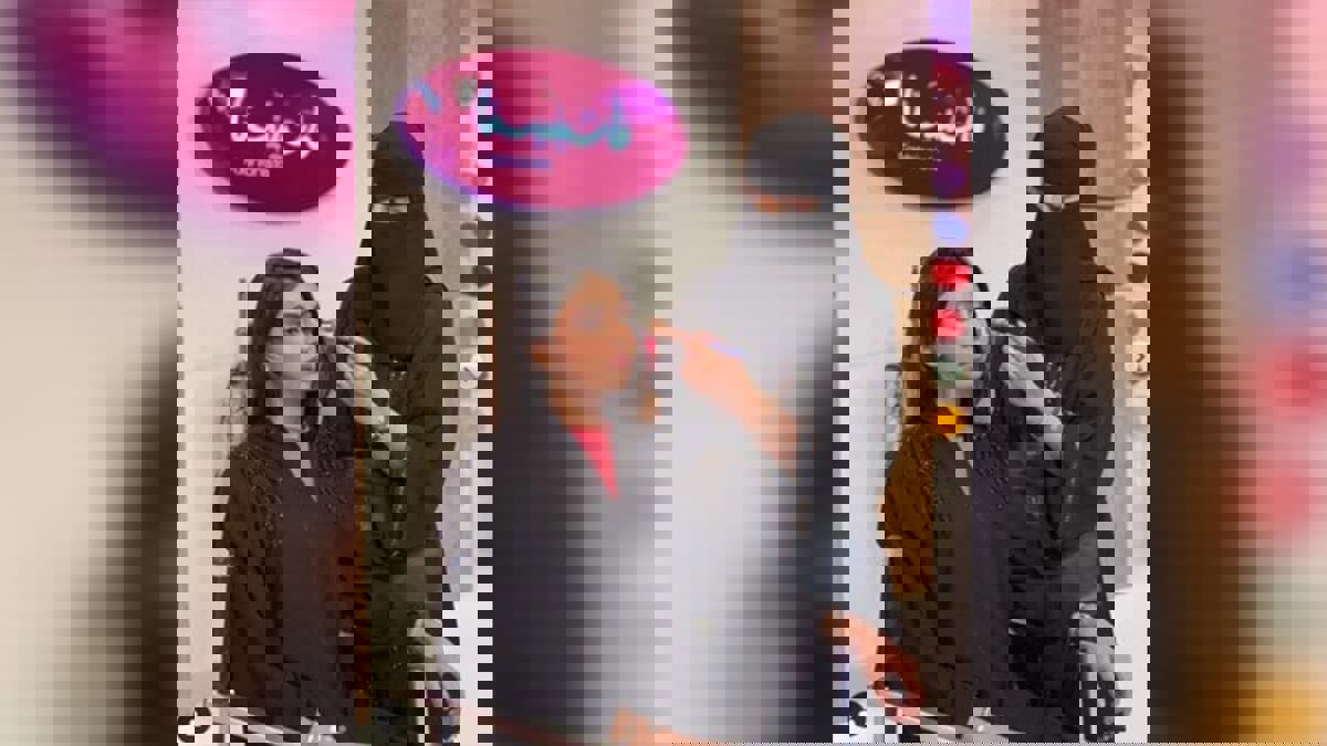 البلوغر السعودية منى الفرم تبرر سبب طلبها من العنود اليوسف خلع نقابها