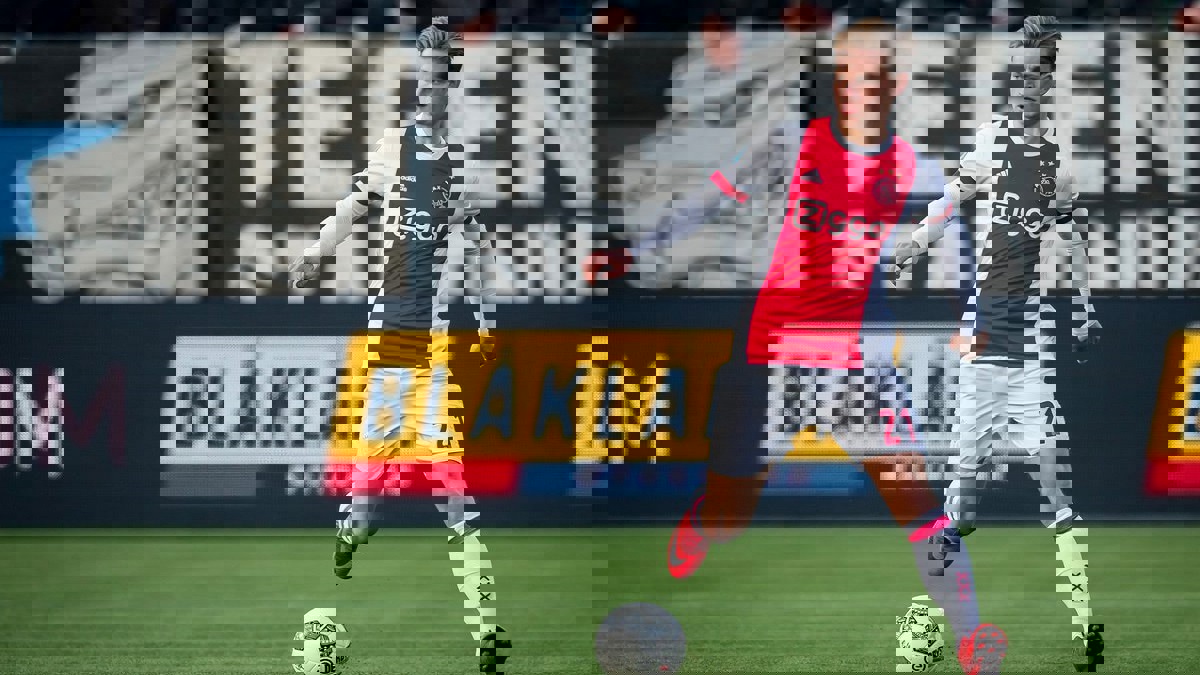 فرينكي دي يونغ يصدم باريس سان جيرمان ويقرر الانتقال لنادي برشلونة