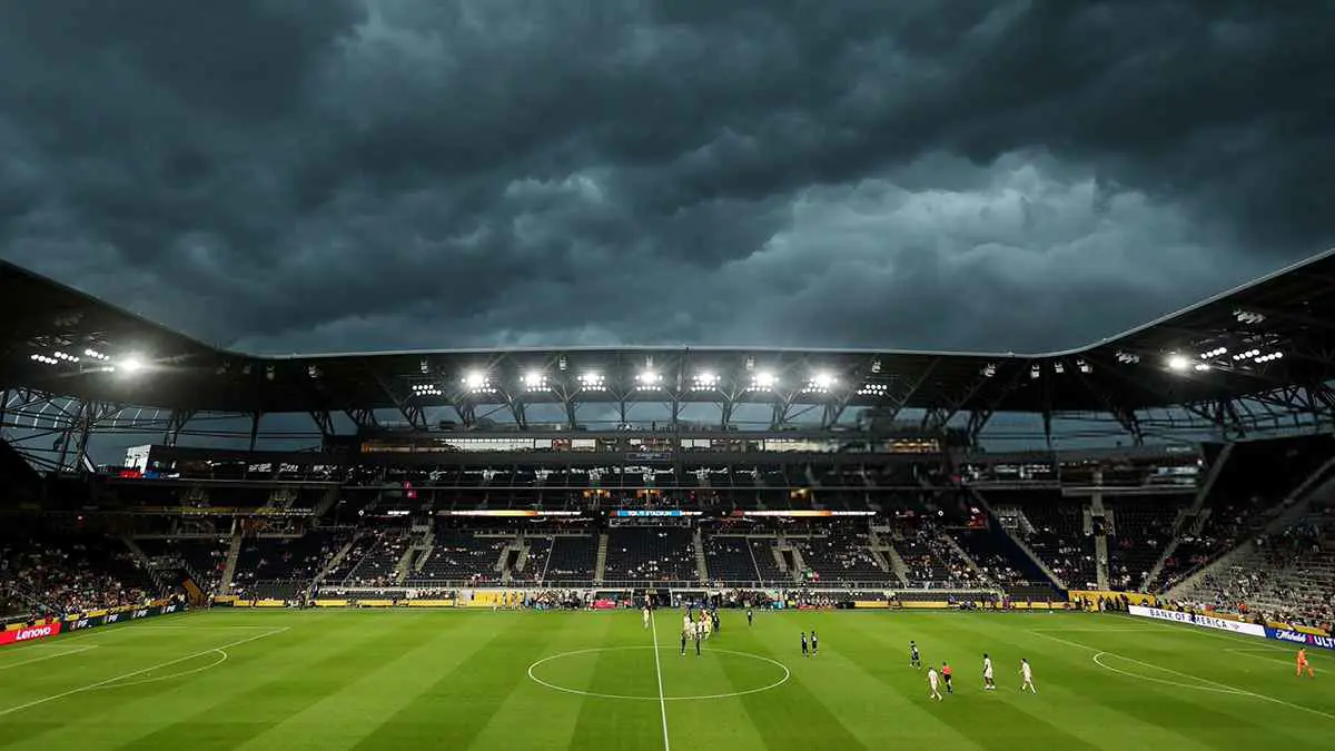 إيقاف مباراة باتشوكا وسالزبورغ بكأس العالم للأندية لسوء الأحوال الجوية (فيديو)