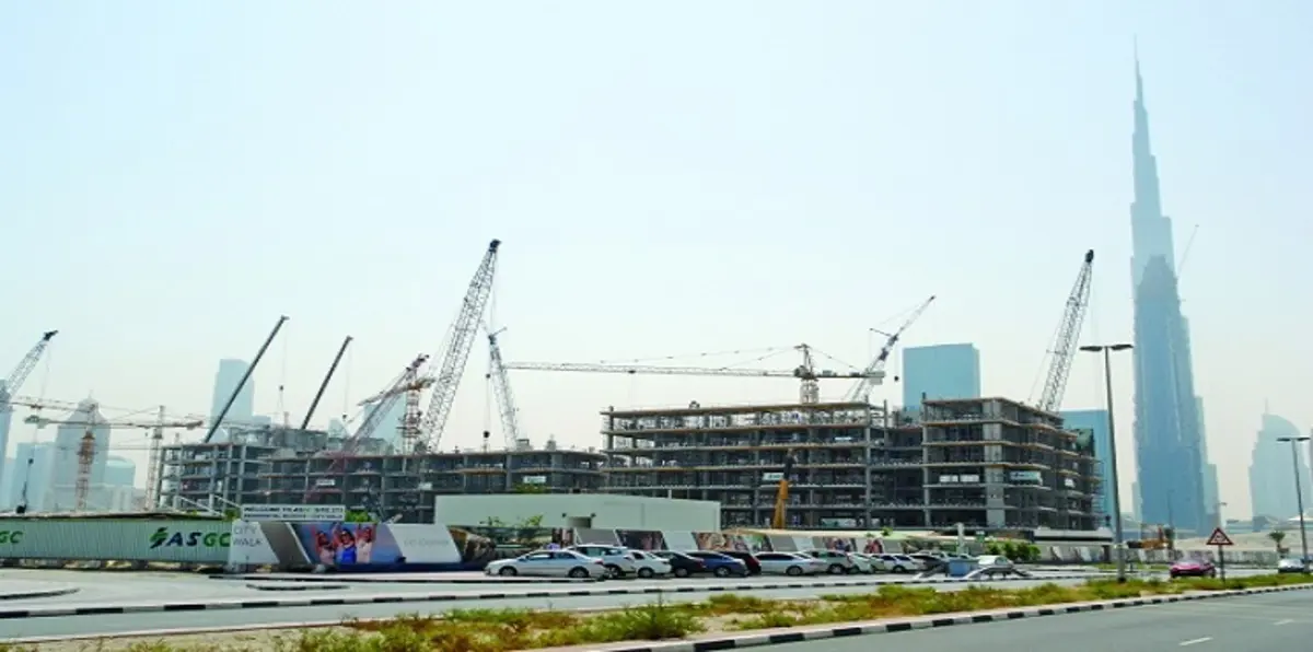 قطاع العقارات في دبي يتجاهل ضعف السوق والشركات تواصل البناء