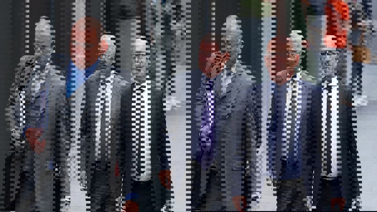 في قضية اللاعب الويليزي السابق ضد صديقته.. فيرغسون يدافع عن غيغز في المحكمة