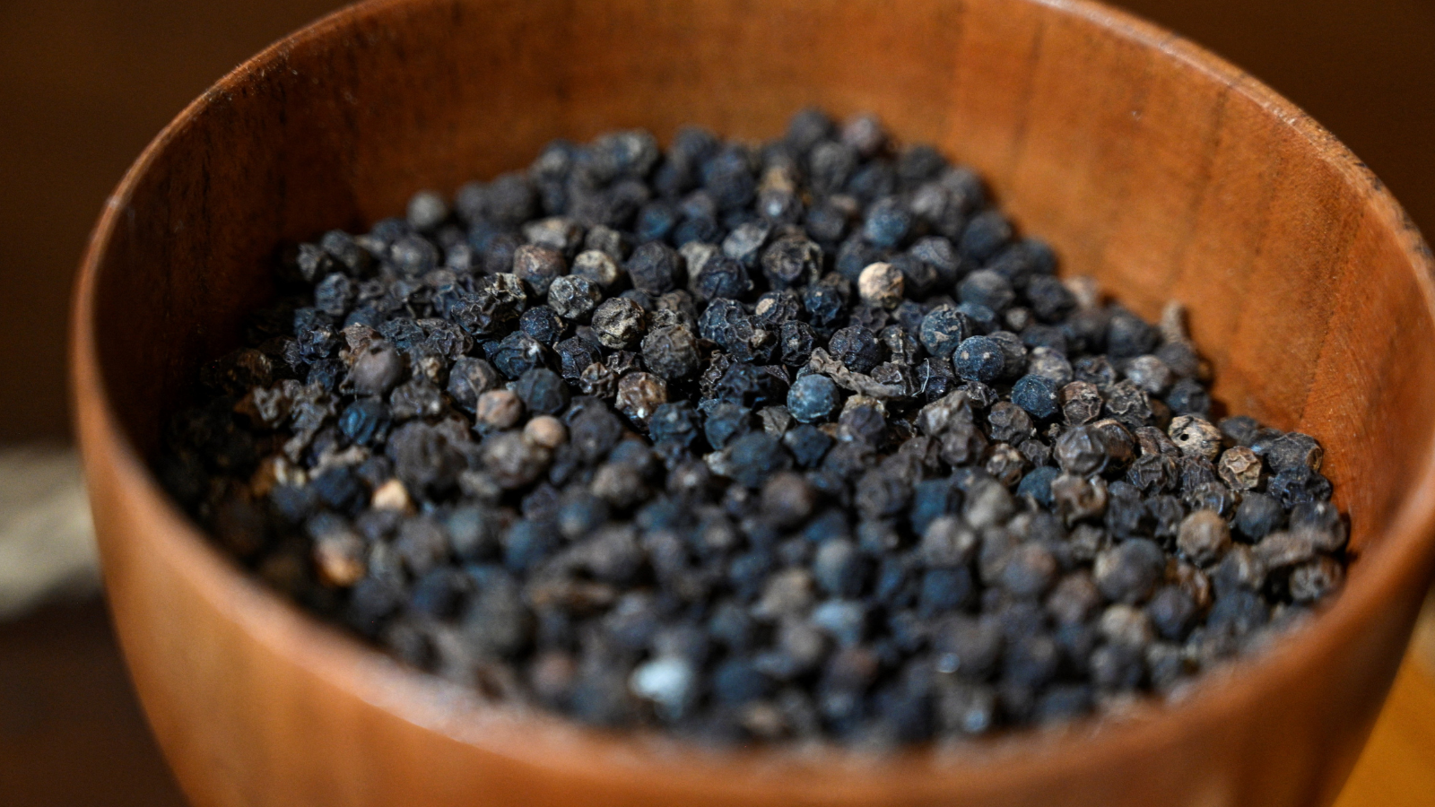 ماذا يحدث لجسمك عند تناول الفلفل الأسود يوميًا؟