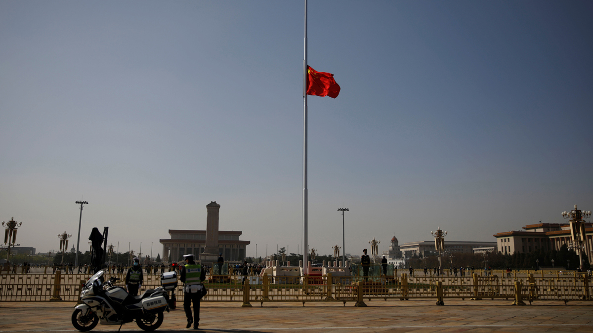 الصين تعلن الحداد على آلاف المتوفين بفيروس كورونا (صور)