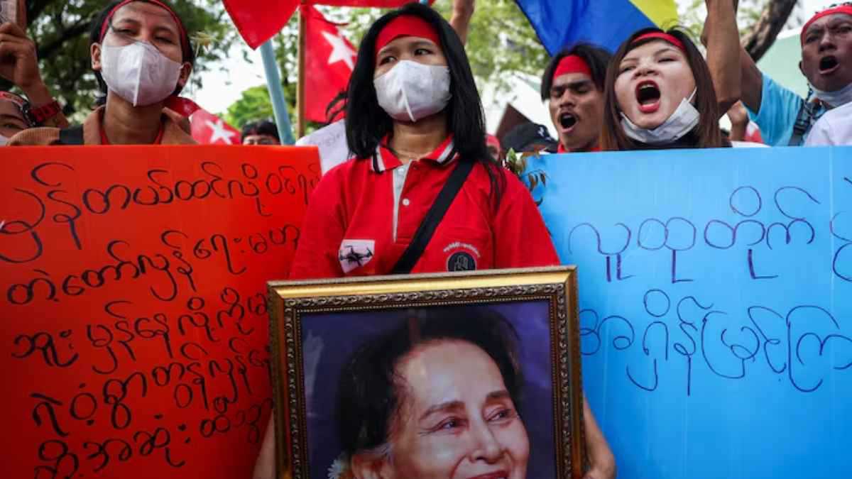 قبل "انتخابات صورية".. ميانمار تعفو عن الآلاف وسط ضغوط دولية