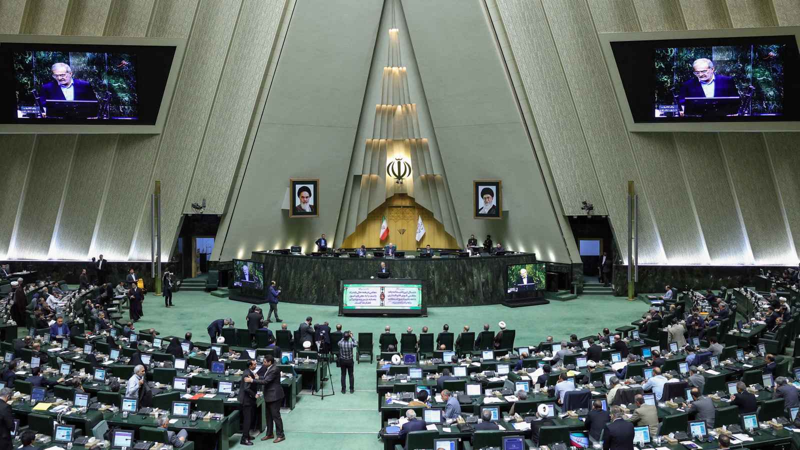 اجتماع "طارئ" للبرلمان الإيراني لبحث تطورات سوريا