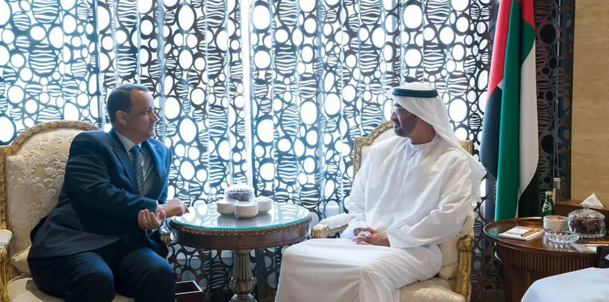 الشيخ محمد بن زايد يودع ولد الشيخ بعد انتهاء مهمته في اليمن