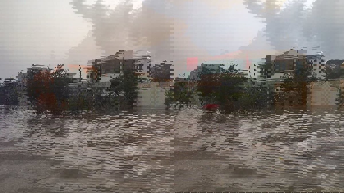 ما أسباب الأمطار الغزيرة والسيول الصيفية في الإمارات؟