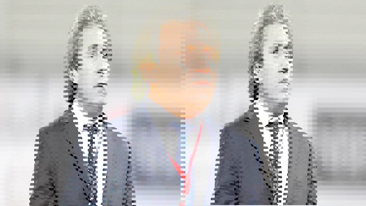 قبل مباراة الوصل الإماراتي.. الهلال السوداني ينفصل عن مدربه نبيل الكوكي