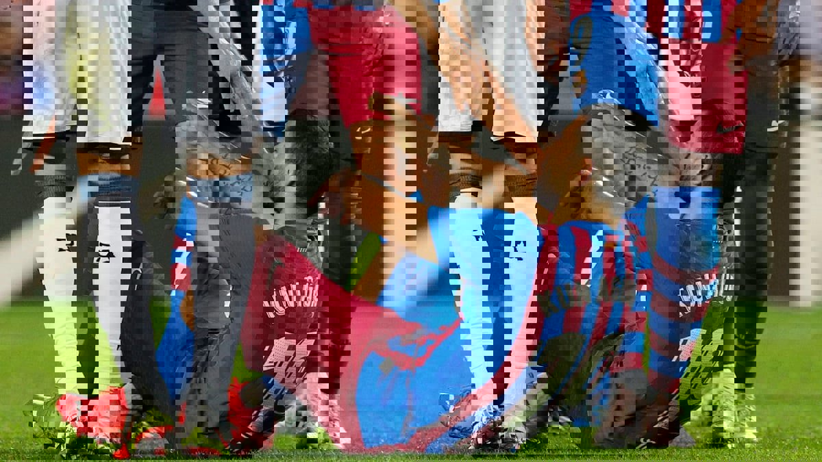 رسميا.. برشلونة يعلن غياب أغويرو 3 أشهر