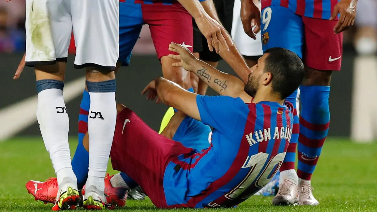 رسميا.. برشلونة يعلن غياب أغويرو 3 أشهر