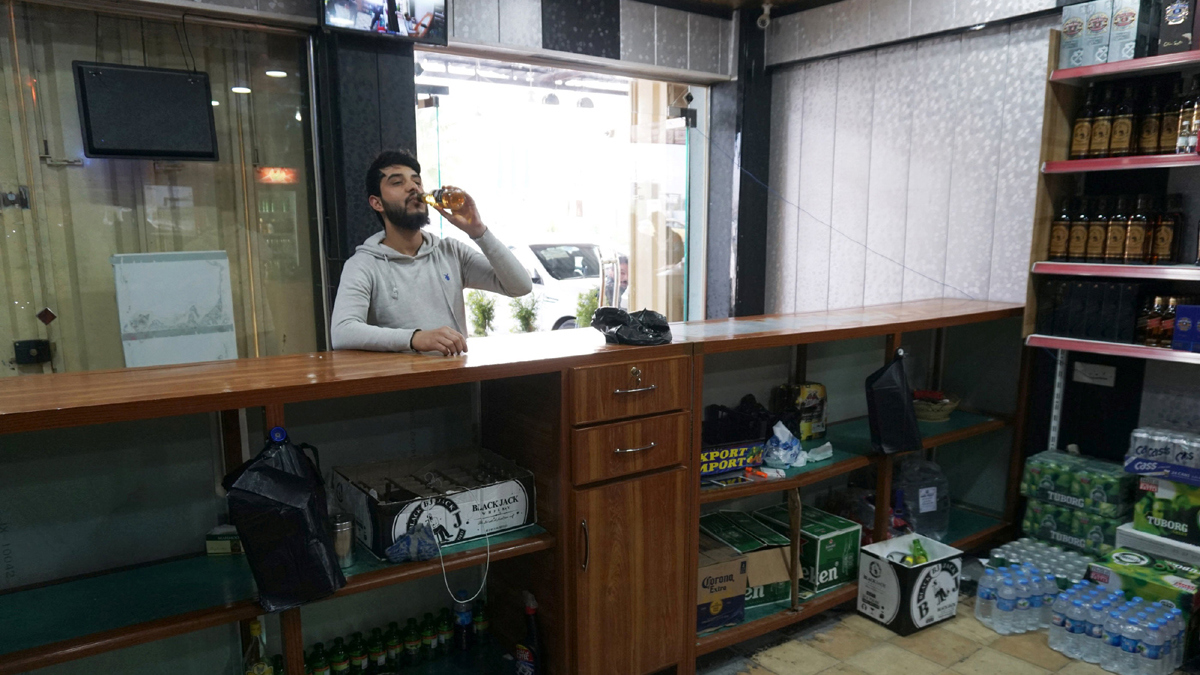 متاجر الكحوليات تفتح من جديد في الموصل بعد استعادتها من داعش