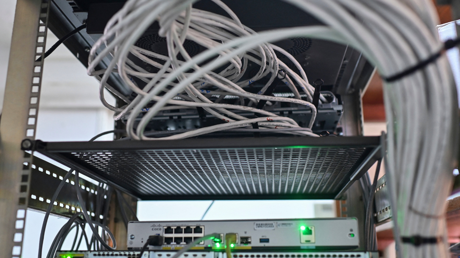 دفعة واحدة.. كيف انهارت التكنولوجيا العالمية بسبب "خلل تقني"؟