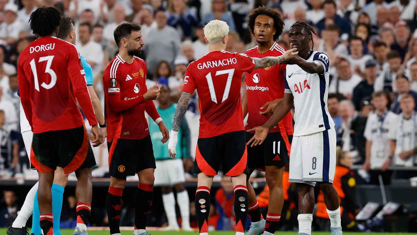 ميلان يستهدف "المغضوب عليه" في مانشستر يونايتد