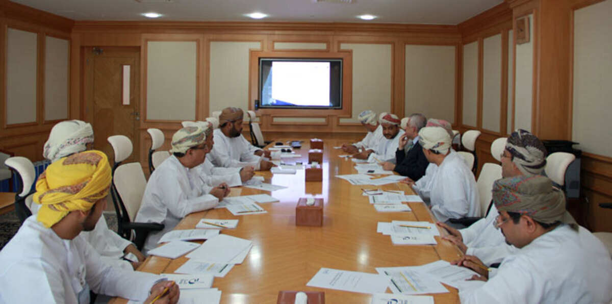 عُمانيون يدافعون عن علاقة بلادهم مع السعودية