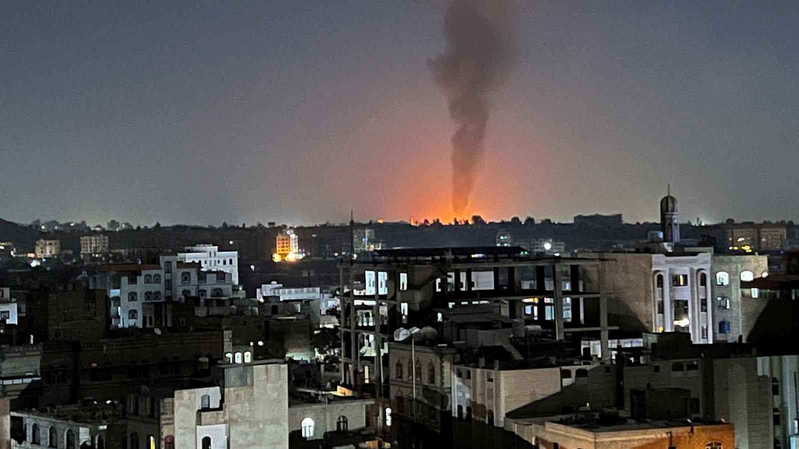 طالت البنى التحتية.. هل تربك الهجمات الإسرائيلية خيارات اليمن؟