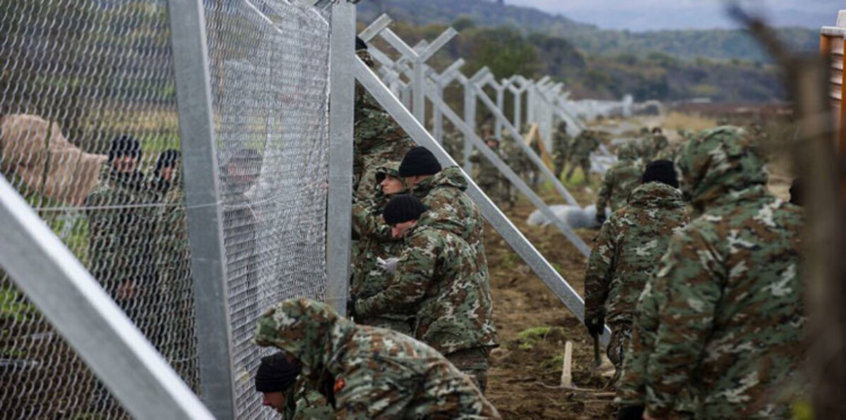 مقدونيا تقيم سياجاً للسيطرة على تدفق اللاجئين