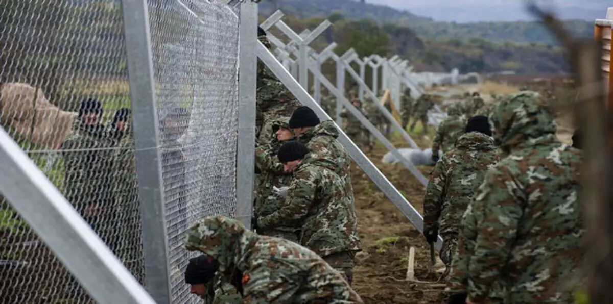 مقدونيا تقيم سياجاً للسيطرة على تدفق اللاجئين