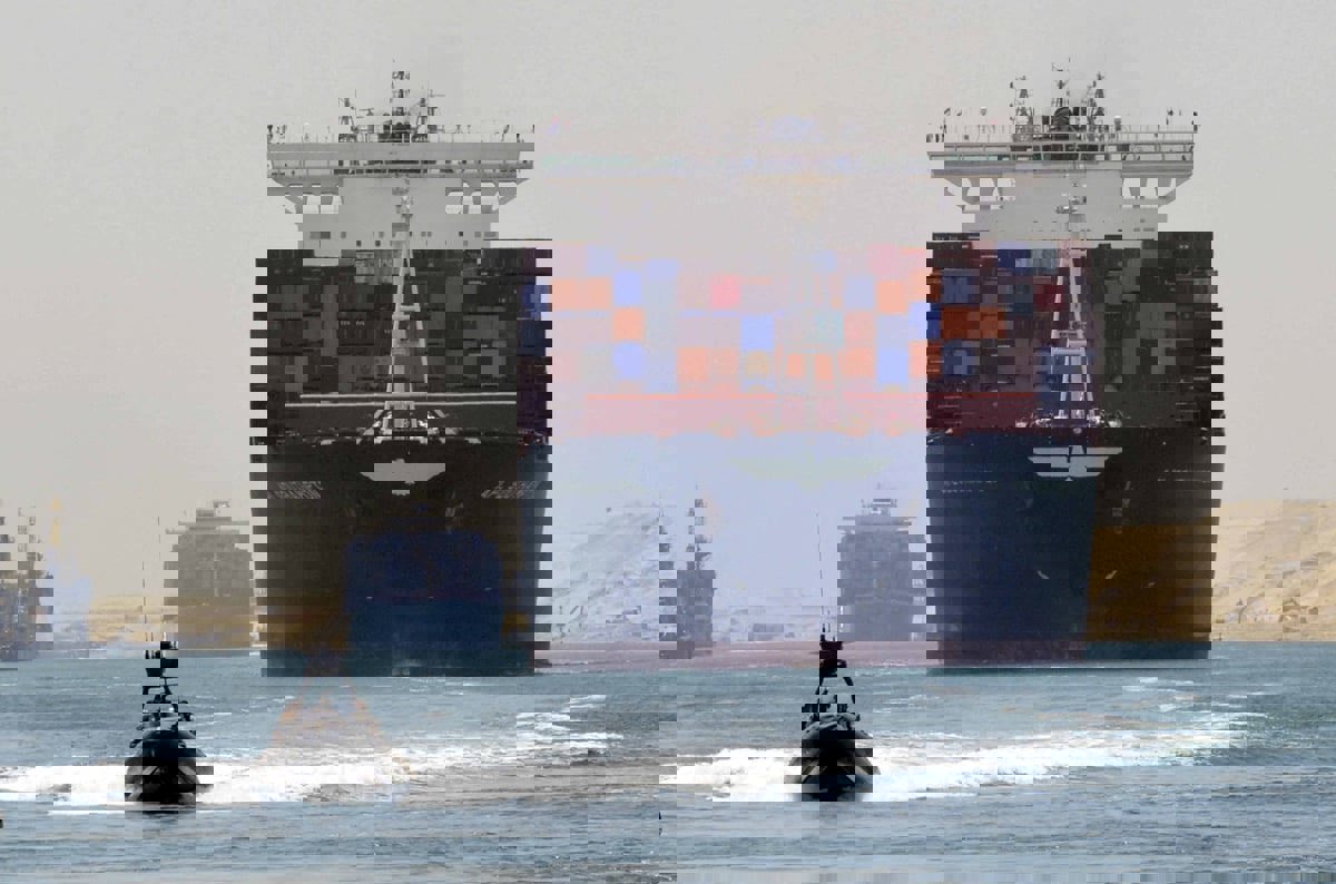 انخفاض التجارة عبر قناة السويس 42% بسبب هجمات ميليشيا الحوثي