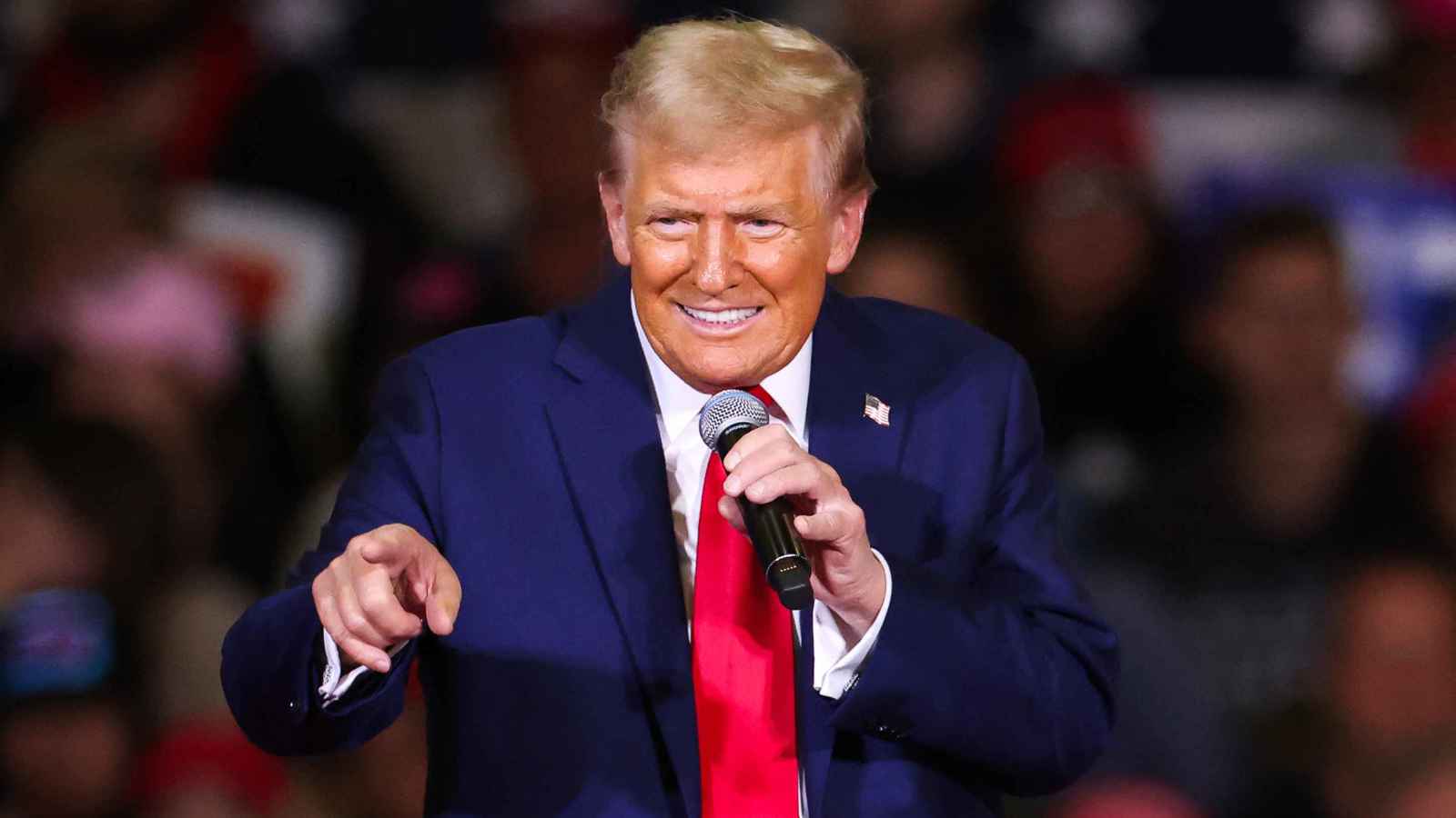 ترامب يعارض القواعد البيئية الجديدة ويأمر بالعودة للماضي