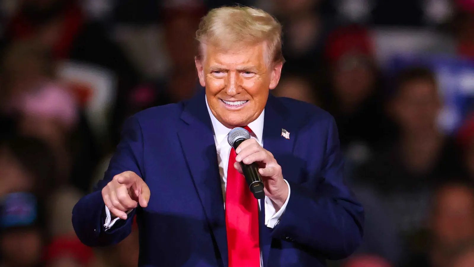 ترامب يعارض القواعد البيئية الجديدة ويأمر بالعودة للماضي