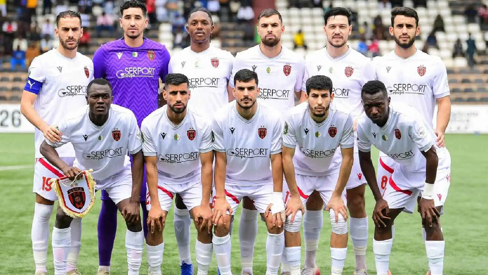 "بركة مياه".. جدل واسع بسبب ملعب مباراة مانيما يونيون واتحاد العاصمة (فيديو)