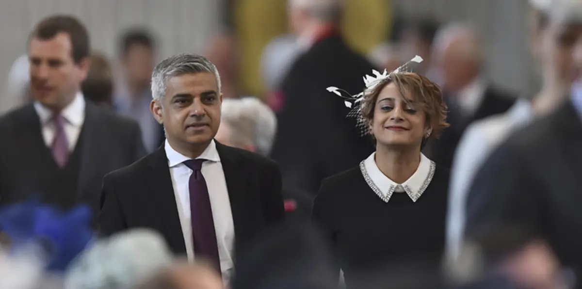 عمدة لندن صادق خان يتثاءب في حفل عيد ميلاد ملكة بريطانيا