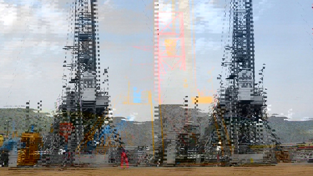 حلم أوغندا بـ"مليارات النفط" يصطدم بمحاذير بيئية

