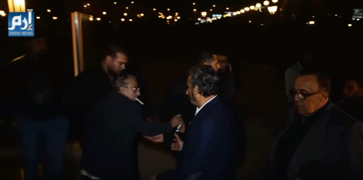 أحمد راتب توفي بسبب التدخين.. شاهد السيجارة في آخر فيديو له بكاميرا إرم نيوز