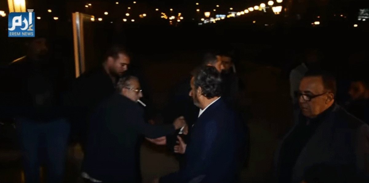 أحمد راتب توفي بسبب التدخين.. شاهد السيجارة في آخر فيديو له بكاميرا إرم نيوز