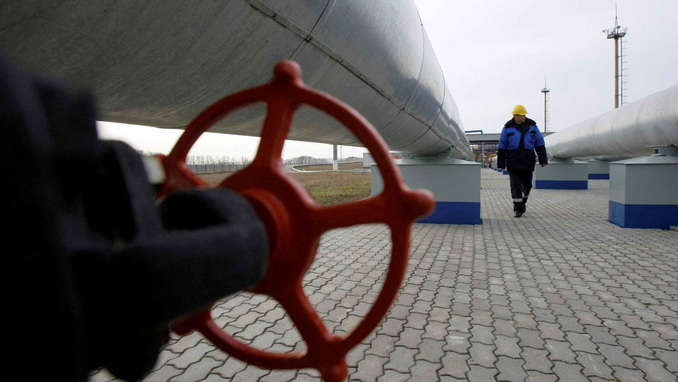 النفط يرتفع على خلفية توترات الشرق الأوسط وانخفاض مخزونات أمريكا