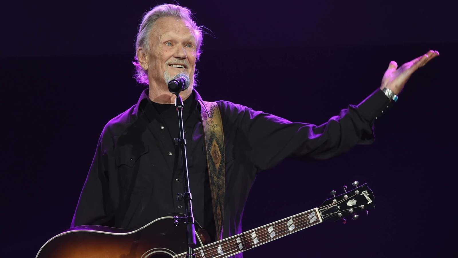 رحيل المغني الأمريكي كريس كريستوفرسون عن 88 عاماً