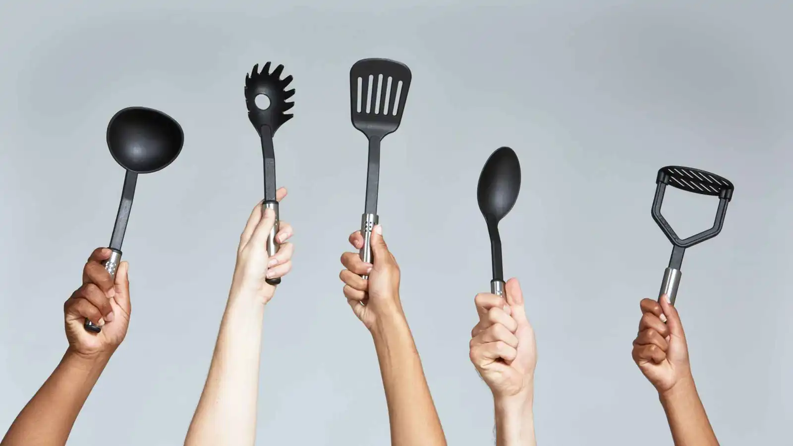 هل ملاعق المطبخ السوداء تهدد صحتك؟