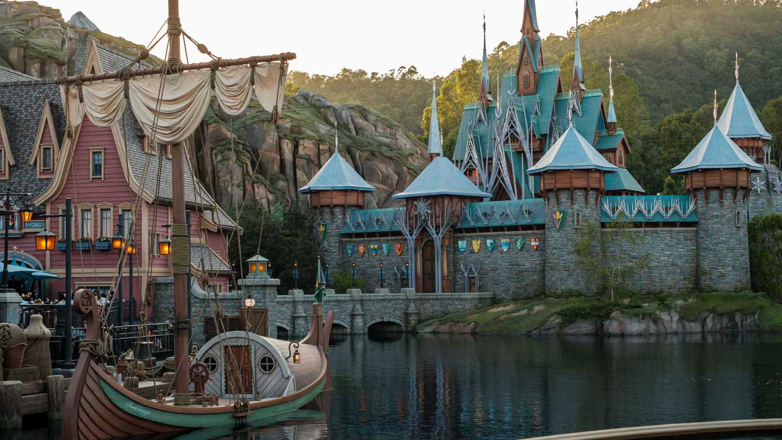 "القصر المسكون".. لعبة رعب في ديزني لاند تودي بحياة امرأة