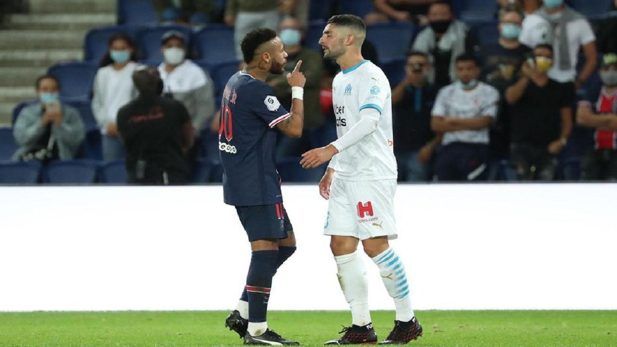 صحيفة: تحليل لغة الشفاه يثبت كذب نيمار بشأن تعرضه للعنصرية