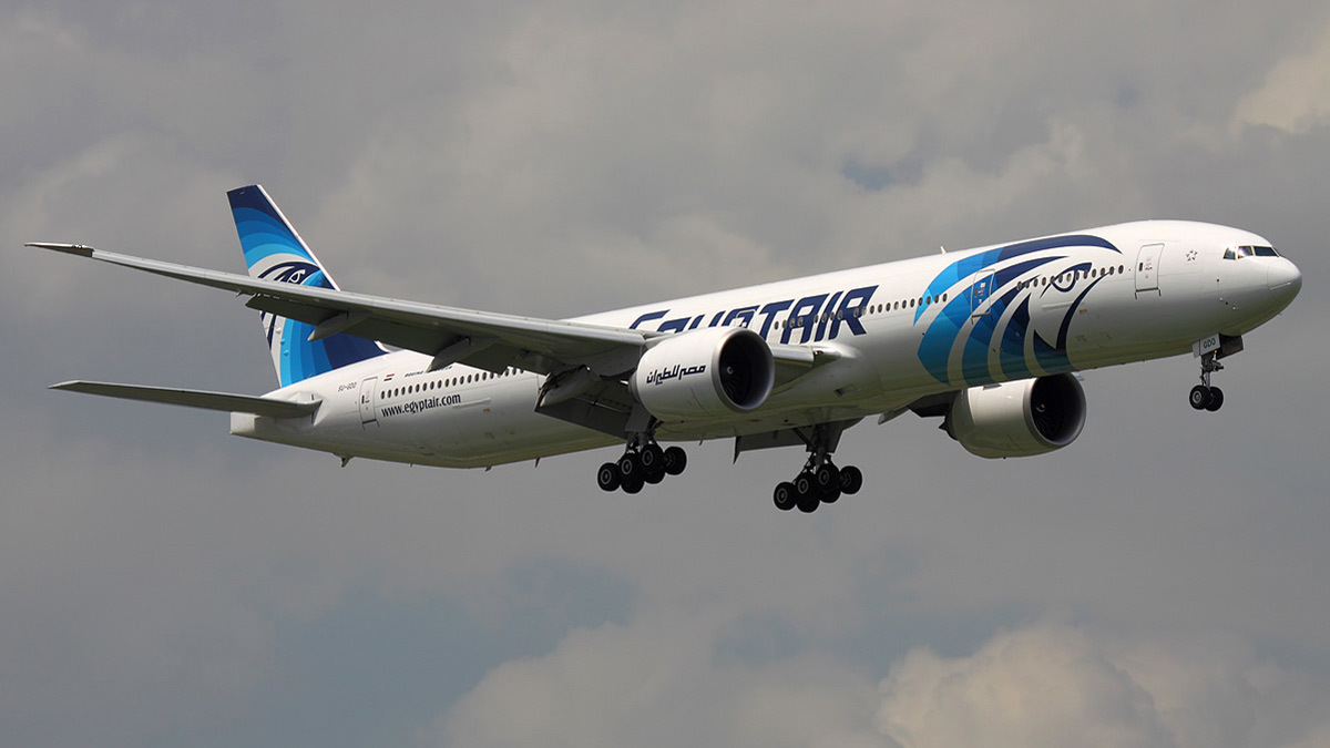 "مصر للطيران" تقدم تذكرة سفر مدى الحياة لرضيعة ولدت على متن إحدى رحلاتها (صور)