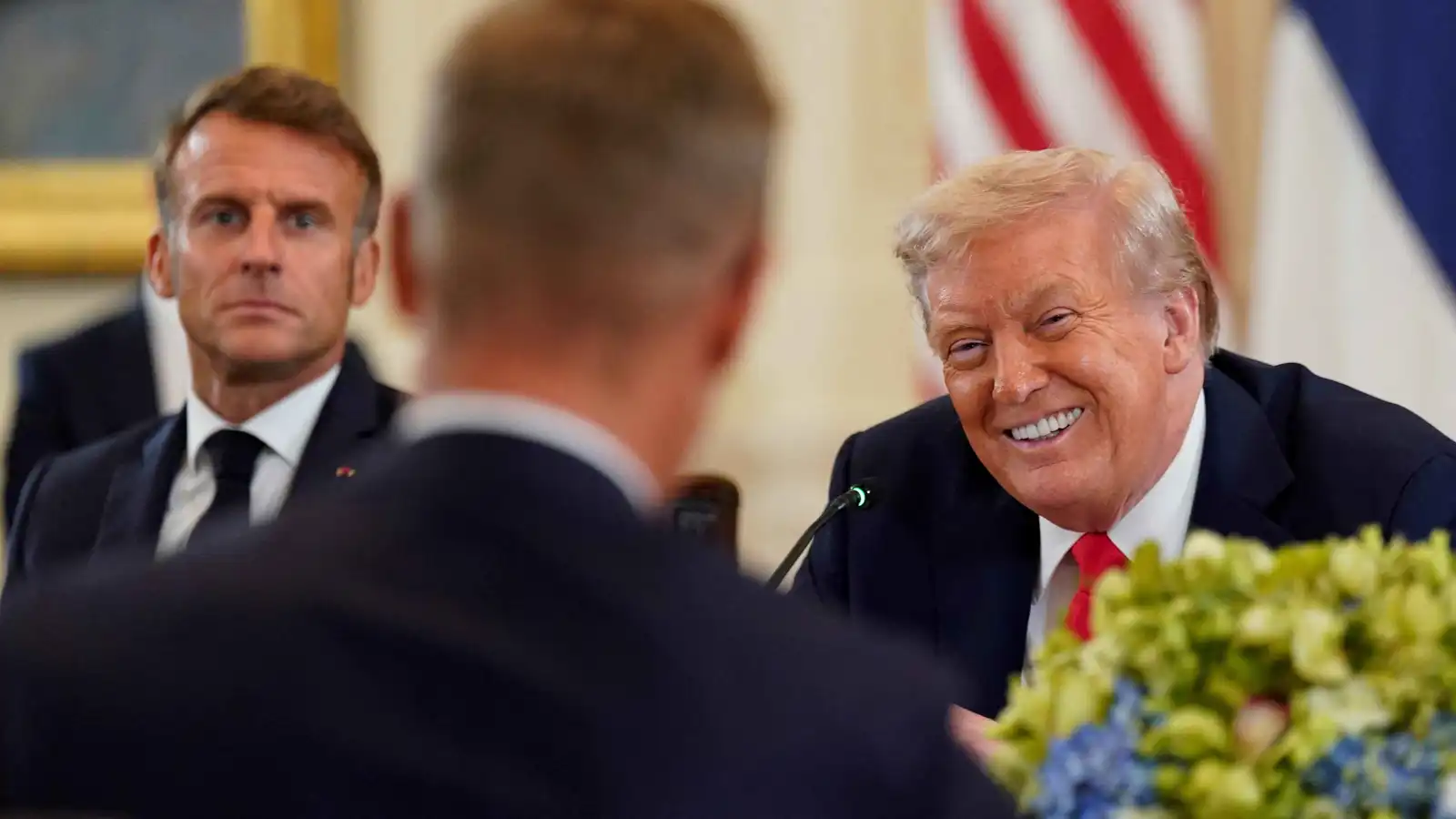 "ارفع الدواء لكن أرجوك لا تٌخبر الشعب".. ترامب يسخر من ماكرون علنًا (فيديو)