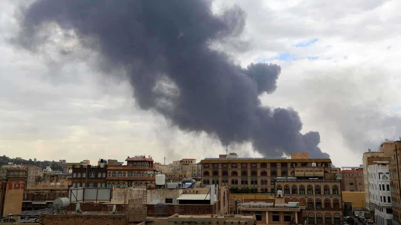 غارات إسرائيلية على ميناء الحديدة في اليمن