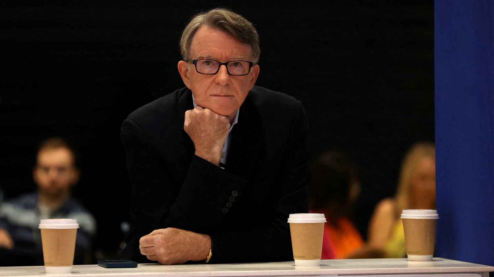 بعد أن وصفه بـ"الخطر".. سفير بريطانيا في واشنطن يُشيد بترامب