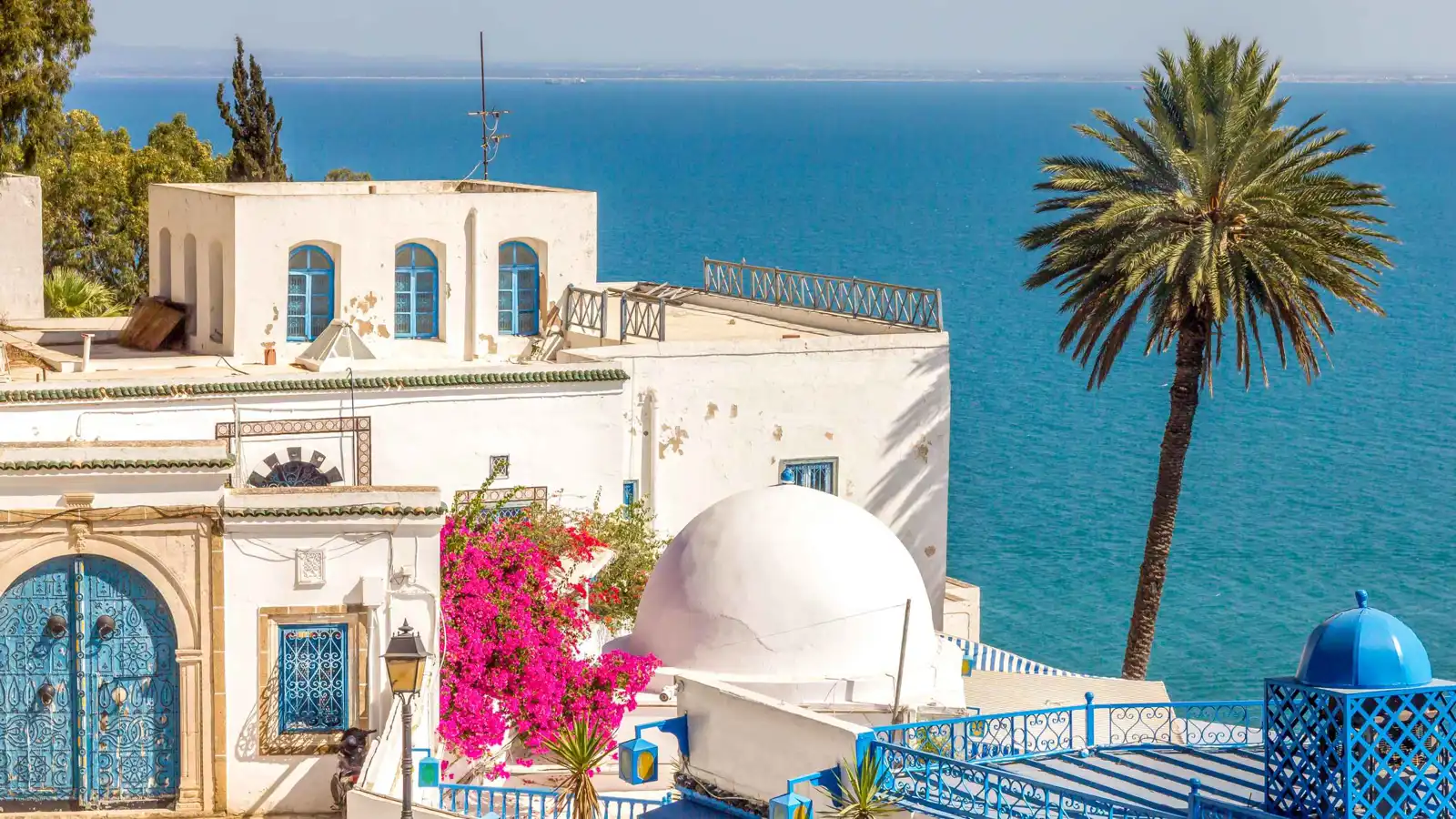 بسبب الانزلاقات الأرضية.. تونس تواجه شبح خسارة "جوهرتها الزرقاء"