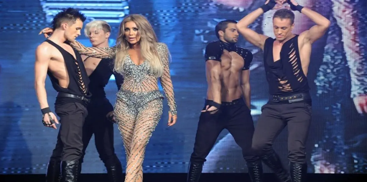 بالفيديو.. مايا دياب تستفز جمهورها بـ"رقصة" مع شواذ جنسيًا