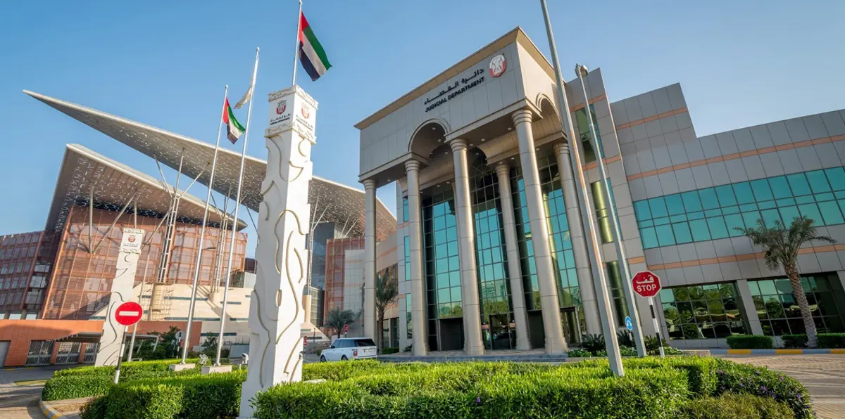 بعد وصفه فتاة بـ"الهبلة".. محكمة إماراتية تغرّم شابًا 20 ألف درهم