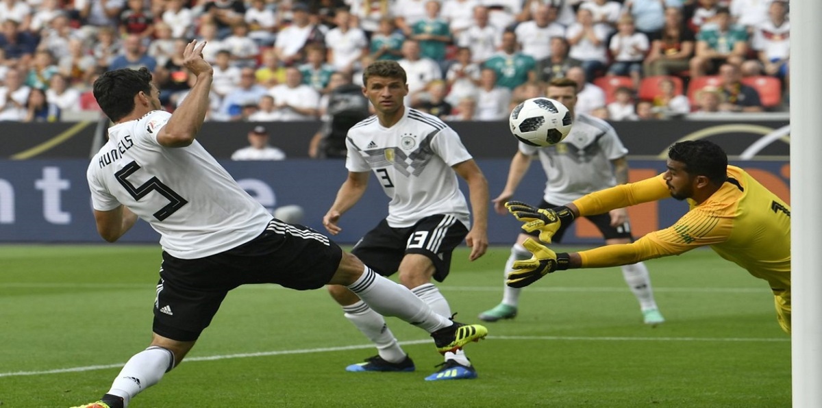 مباراة السعودية وألمانيا.. المعيوف والقائم ينقذان "الأخضر" والمولد يضيّع هدفين (فيديو)