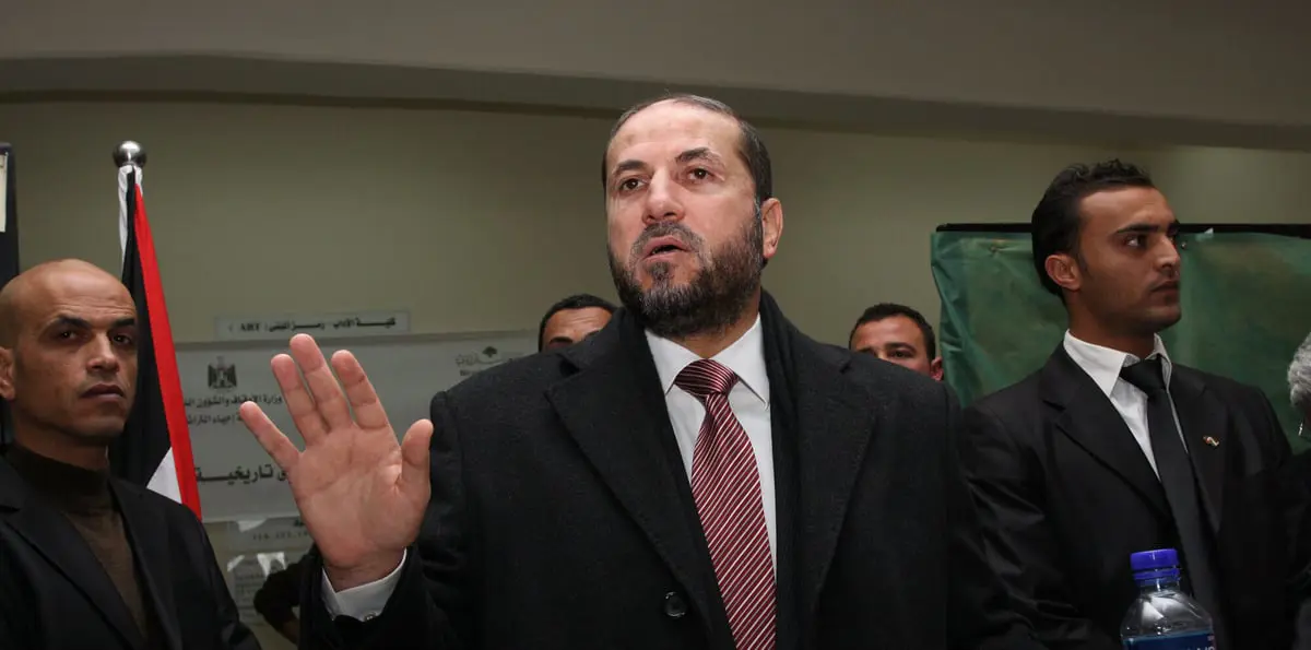 مسؤول فلسطيني يوضح حقيقة الطاقم الطبي الملازم لعباس في مقر الرئاسة